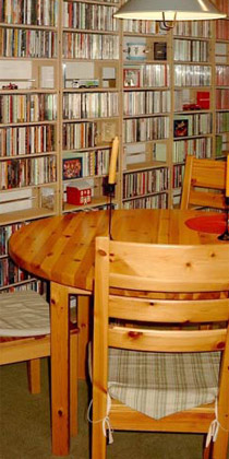 CD-Regal Holzwerkstoff MDF MDF im Vergleich zu Kiefer