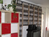 VHS Kassetten im DVD Regal Jennifer  Wer sich die VHS Kassetten noch aufbewahrt hat und archivieren möchte ist natürlich mit unseren Regalen für DVD auch gut beraten.