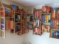Bücherregal für die Wand  Unsere Wandregale können auch leicht über Eck gehängt werden - per der Planung einfach 17 cm für die Eckverkofferung abziehen und fertig.