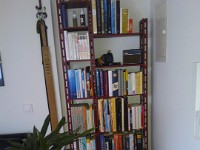 Purpur  rotes Bücherregal unter 20 cm tief  Ein unter 20 cm tiefes Regal eignet sich zwar nicht unbedingt zur Aufbewahrung von Aktenordener aber für die meisten Bücher langen die 17 cm Tiefe durchaus.