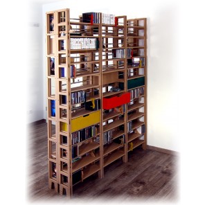 Zusammengestellter Raumteiler für Massenhaft CDs, DVDs und Bücher (rechte Seite)