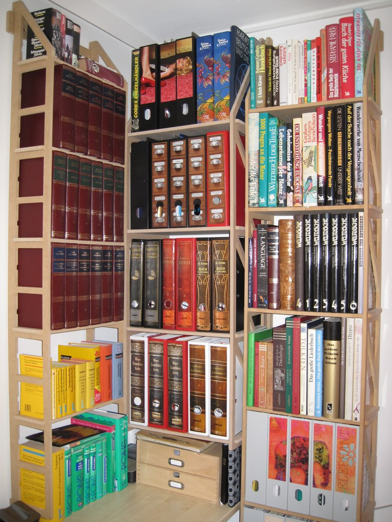 Zwei Bücherregale für die Wand (25 cm tief) in Birke-Multiplex
