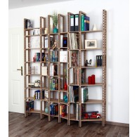 Große Bücherregalwand aus dem Holzwerkstoff MDF