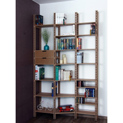 Bücherregal aus Holz. wechseltief